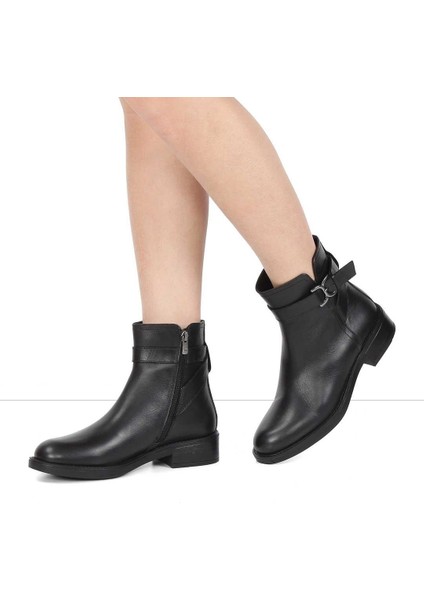 Kadın Siyah Fermuarlı Toka Detaylı Deri Bot fiyatları
