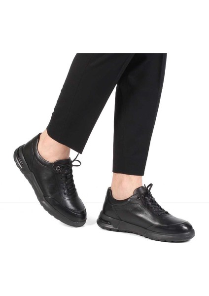 Erkek Siyah Bağcıklı Kalın Tabanlı Deri Sneaker fiyatları