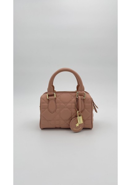 Koyu Pembe Kilit Aksesuar Detaylı El Çantası Orijinal Levid'or Premium