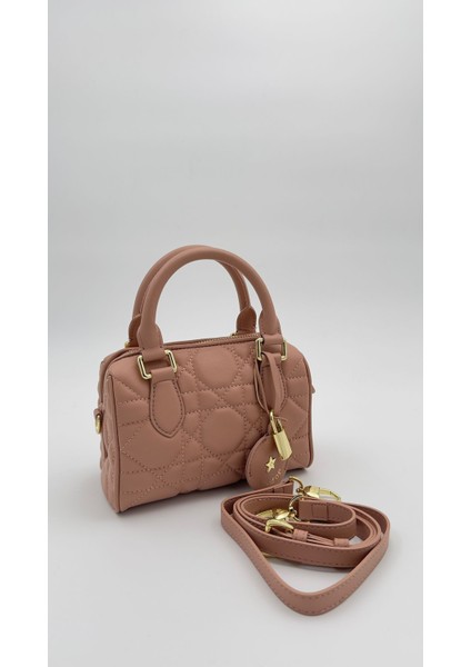 Koyu Pembe Kilit Aksesuar Detaylı El Çantası Orijinal Levid'or Premium indirimleri