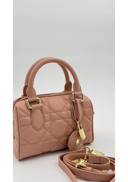 Koyu Pembe Kilit Aksesuar Detaylı El Çantası Orijinal Levid'or Premium