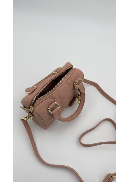 Koyu Pembe Kilit Aksesuar Detaylı El Çantası Orijinal Levid'or Premium