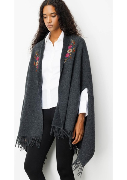 Kadın Yakası Işlemeli Koldan Geçmeli Büyük Yün Panço K.füme fırsatları