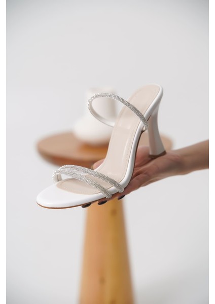 topuklu beyaz kadın terlik tr20my24b modelleri