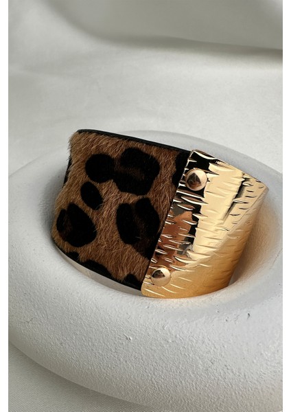 Altın Rengi Metal Detay Leopar Desen Bileklik (22CM)