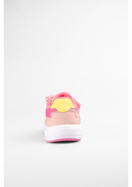 Pretty Bebe Sneaker