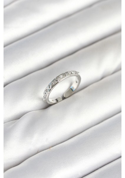 Pirinç Gümüş Renk Zirkon Taşlı Kadın Yüzük - TJ-BYK3902