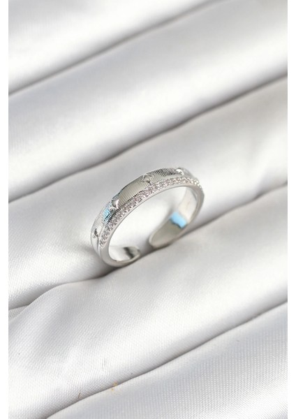 Gümüş Renk Şerit Zirkon Taşlı Kadın Yüzük - TJ-BYK3904