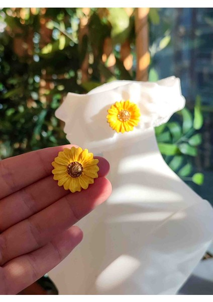 Daisy El Yapımı Sarı Minimal ve Işıltılı Papatya Küpe - Zarif ve Sade modelleri