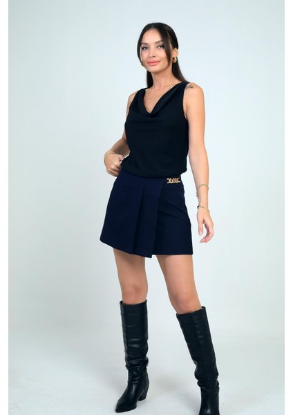 Kadın Zincir Detaylı Krep Şort Etek