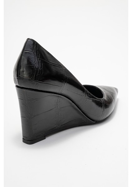 Puera Siyah Baskı Sivri Burunlu Kadın Dolgu Topuklu Ayakkabı indirimleri