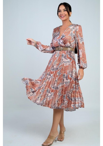 Kruvaze Yaka Astarlı Beli Kemerli Leopar Desen Pileli Saten Elbise