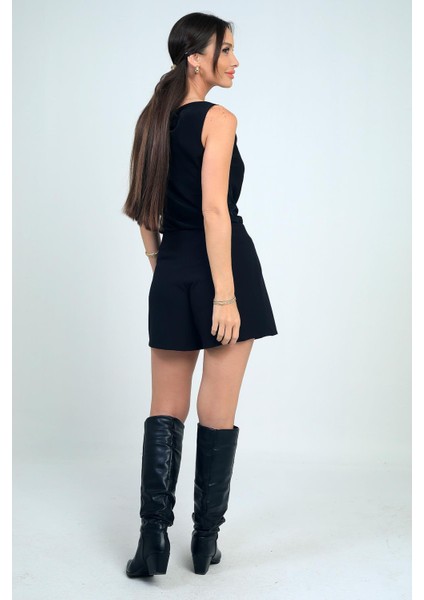 Kadın Zincir Detaylı Krep Şort Etek indirimleri