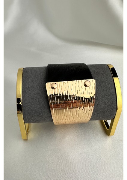 Siyah Dokulu Deri ve Altın Renk Metal Detaylı Bileklik (22CM) fiyatları
