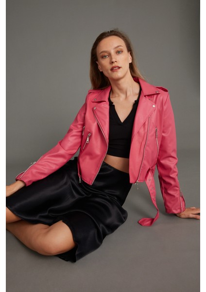 Kadın Mont Çok Cepli Bel Kemer Detaylı Deri Mont Pembe - M020 modelleri