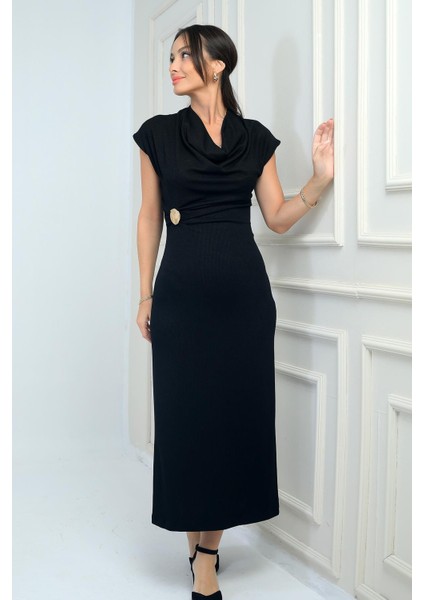 Kadın Degaje Yakalı Toka Detaylı Likralı Uzun Elbise