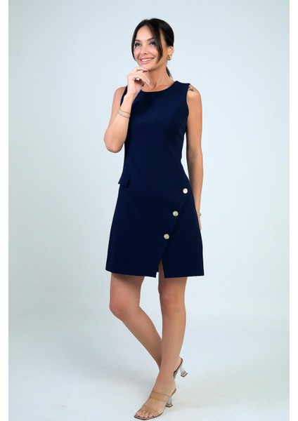 Kadın Yuvarlak Yaka Kolsuz Önü Düğme Detaylı Elbise