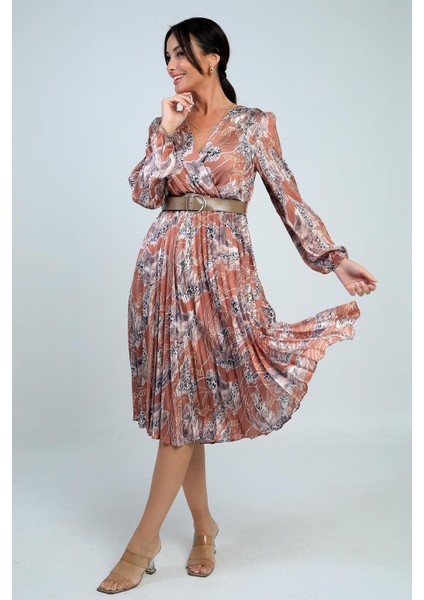 Kruvaze Yaka Astarlı Beli Kemerli Leopar Desen Pileli Saten Elbise fiyatları