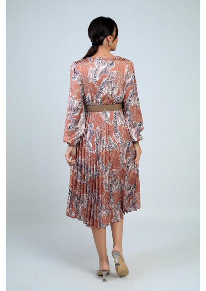 Kruvaze Yaka Astarlı Beli Kemerli Leopar Desen Pileli Saten Elbise fırsatları