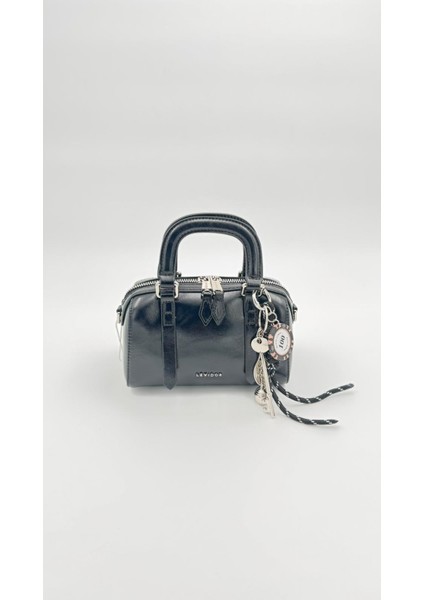 Siyah Charm Aksesuarlı El Çantası