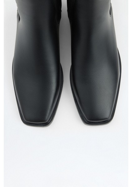 Bot 2303 - Küt Burun Yanları Lastikli Siyah Kadın Bot