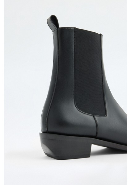 Bot 2303 - Küt Burun Yanları Lastikli Siyah Kadın Bot