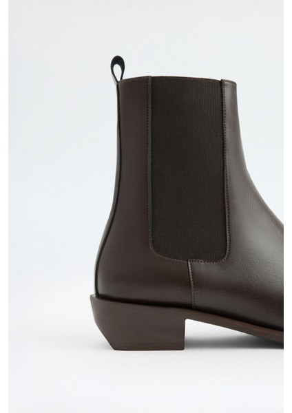 Bot 2303 - Küt Burun Yanları Lastikli Acı Kahve Kadın Bot