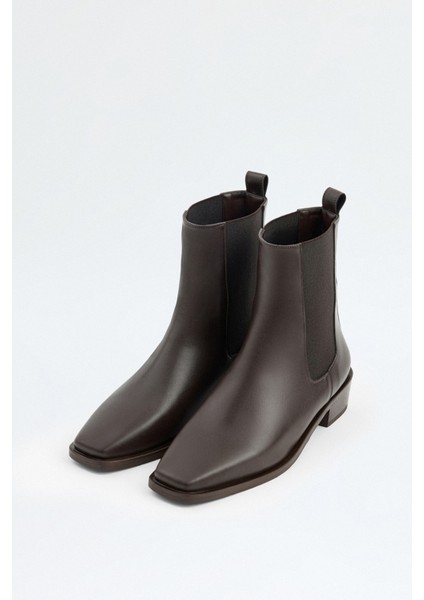 Bot 2303 - Küt Burun Yanları Lastikli Acı Kahve Kadın Bot