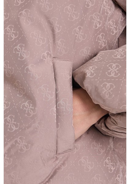 4g Boxy Tamamı Logolu Relaxed Fit Kapüşonlu Şişme Mont V5BL07WGLW2 Bayan Mont V5BL07 Wglw2 Fngx fırsatları