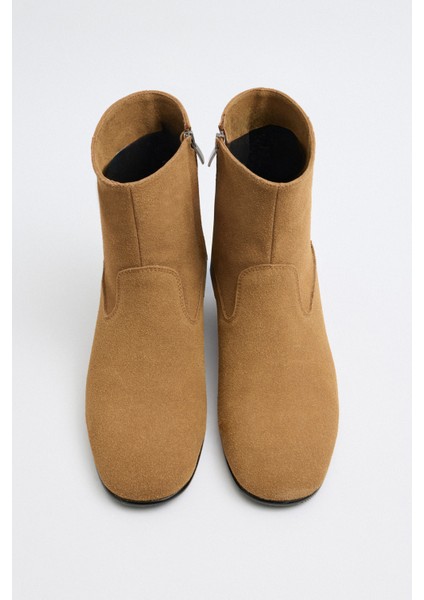 Bot 2512 - Dikiş Detaylı Taba Süet Kadın Bot