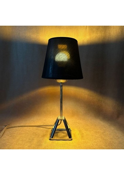 5588 Zümrüt Luna Noir Metal Ayaklı Siyah Abajurlu Masa Lambası