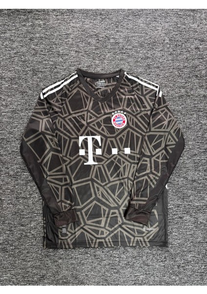 Neuer 1 Bayern Münih 2022/23 Sezon Nostalji Uzun Kol Forması fiyatları