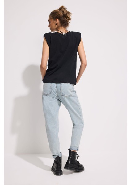 Omuz Vatkalı Kolsuz T-Shırt