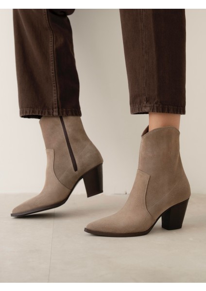 Larissa Vizon Süet Bot indirimleri