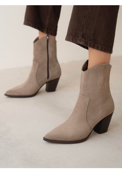 Larissa Vizon Süet Bot