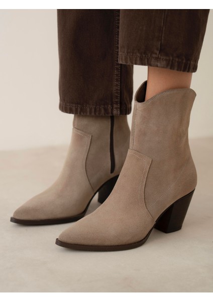 Larissa Vizon Süet Bot