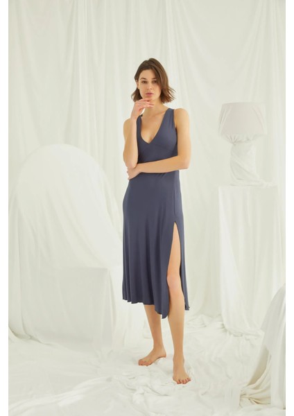 Monamise Göğüs ve Sırt Dekolteli Dantelli Yırtmaçlı Askılı Gecelik