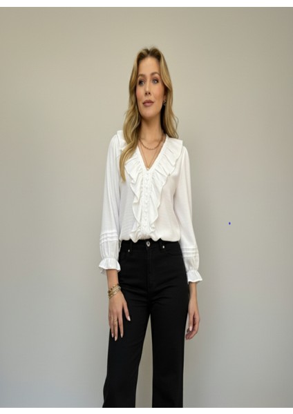 Fırfırlı Dantelli Düğme Detaylı V Yaka Ekru Gömlek fiyatları