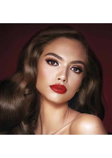 The Bombshell Makeup Kit modelleri