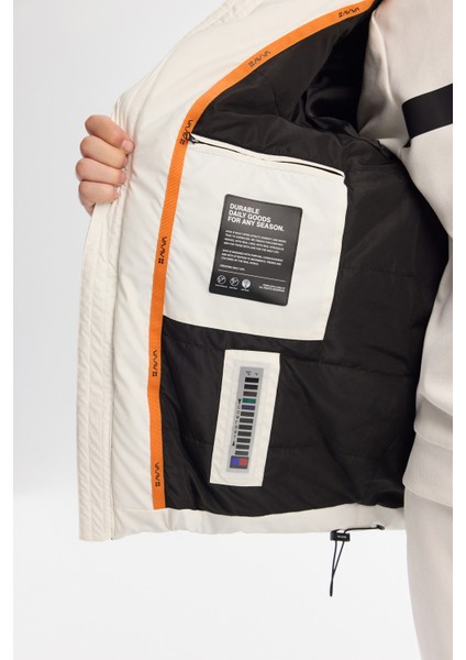 Erkek Beyaz Kapüşonlu Su İtici Rüzgar Geçirmez Şişme Comfort Fit Mont A42Y6105