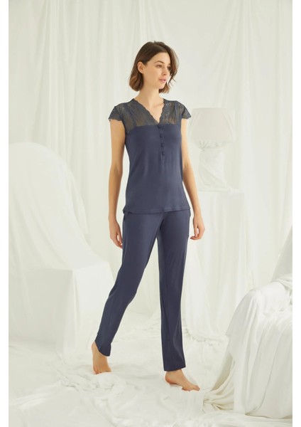 Monamise Yakası Kolu ve Omzu Dantelli Önü Düğmeli Pijama Takımı fiyatları