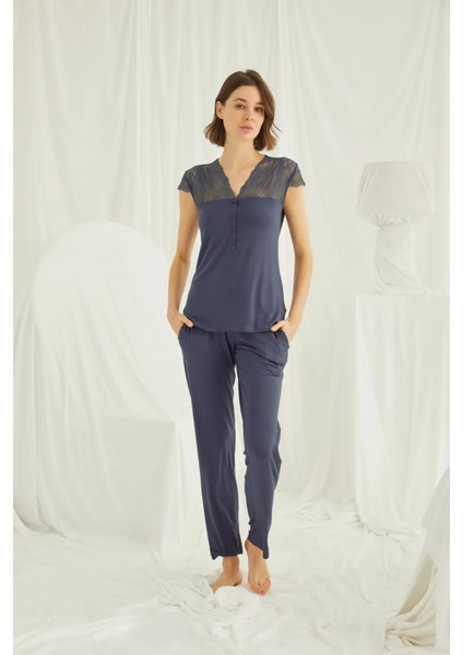 Monamise Yakası Kolu ve Omzu Dantelli Önü Düğmeli Pijama Takımı indirimleri