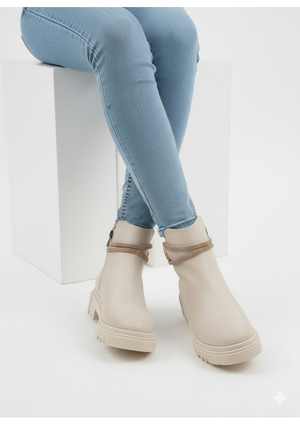 Kadın Taşlı Düğme Detaylı Fermuarlı Kısa Bot