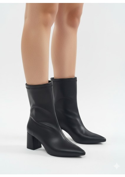 Kadın Düz Yanı Fermuarlı Sivri Burun Kalın Topuk Bot modelleri