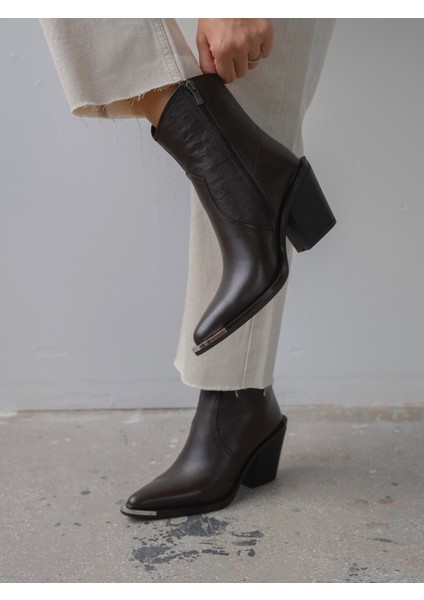 April Kahve Hakiki Deri Kadın Bot