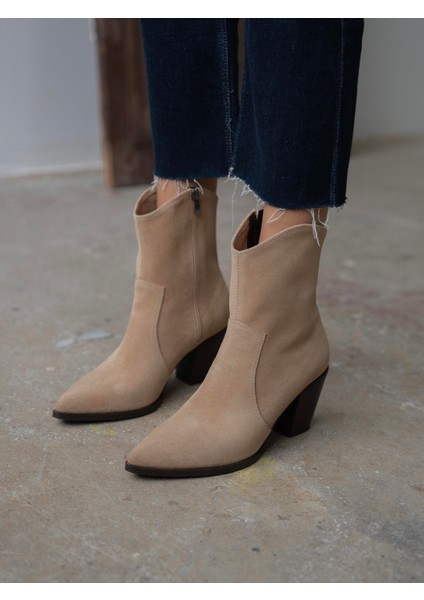 Larissa Bej Süet Bot modelleri