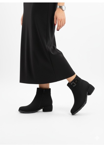 Kadın Siyah Taşlı Yandan Fermuarlı Kısa Kalın Topuklu Bot modelleri