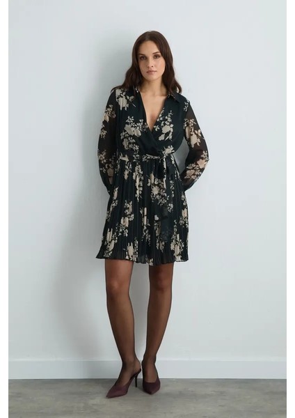 Anvelop Kesim Piliseli Elbise - Siyah