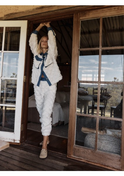 Kadın Beyaz Oversize Cepli Kuzu Pantolon indirimleri