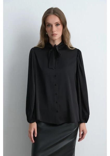 Boyundan Bağlı Saten Gömlek - Siyah
